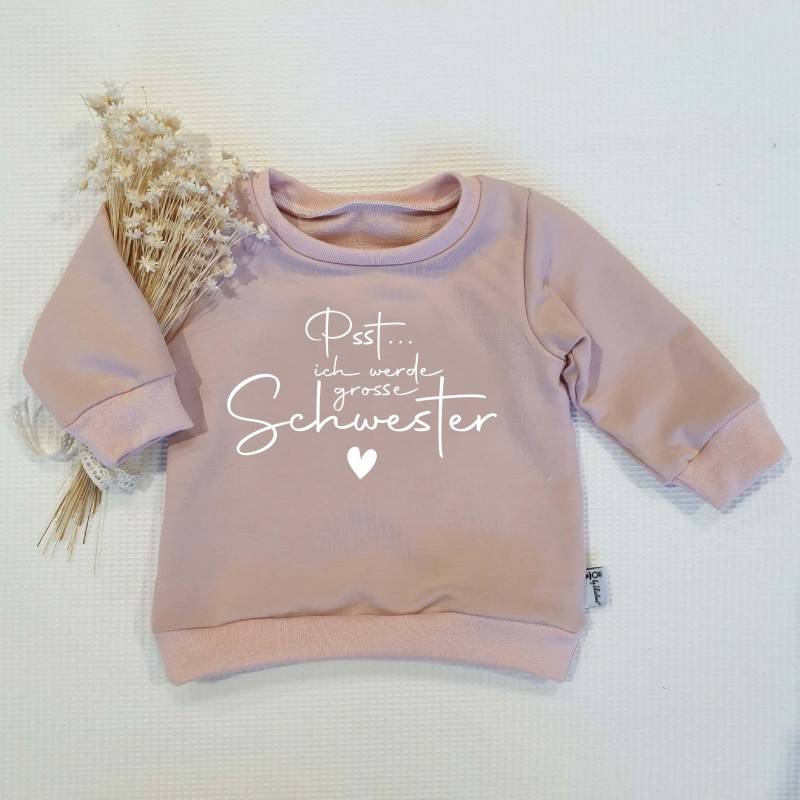 Sweater - Psst...ich Werde Grosse Schwester | Weiss Viele Farben Wählbar Von Sharlene Babymode Handmade von SharleneBabymode