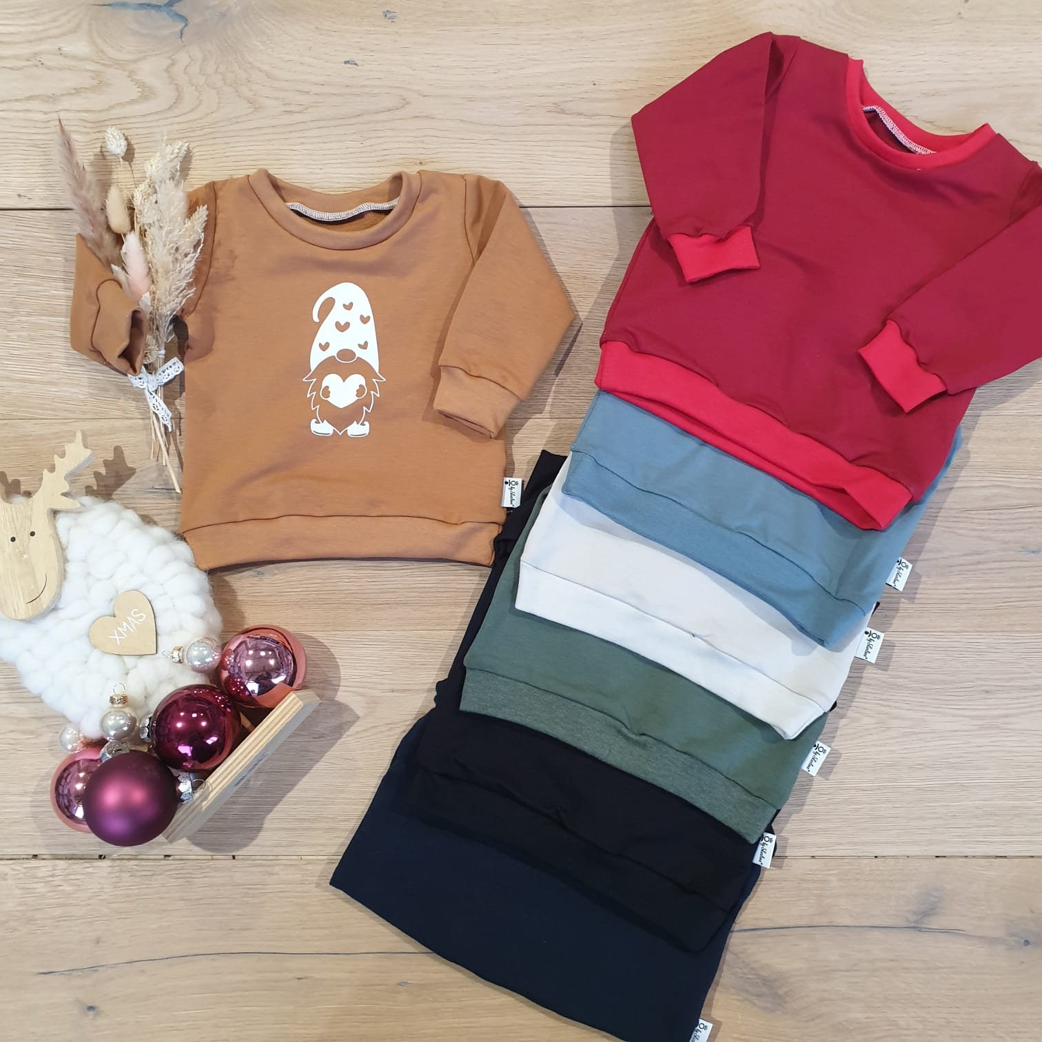 Sweater - Wichtel | Weiss in Verschiedenen Farben Auswählbar Von Sharlene Babymode von SharleneBabymode