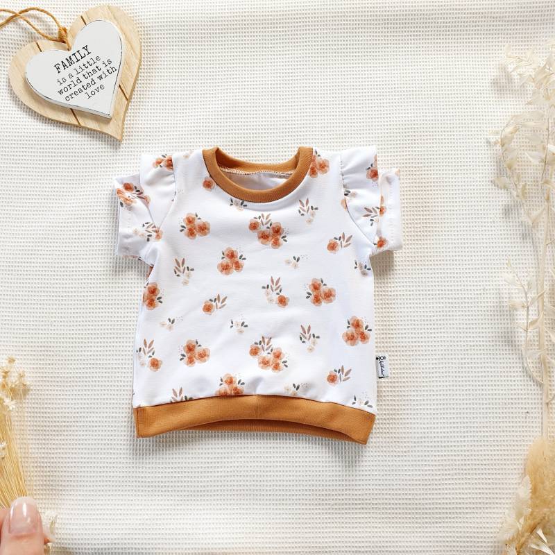 Weiss Camel Blümchen | Camel - Shirt Mit Rüschen Sweater Sweatshirt Von Sharlene Babymode Handmade in Germany von SharleneBabymode