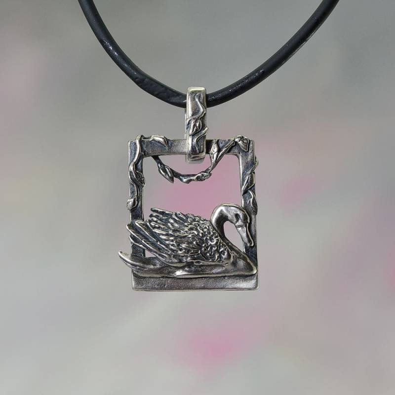 Schwan Halskette, Sterling Silber Tier Schmuck, Kleiner Anhänger Mit Ranken von SharonBerkanDentART