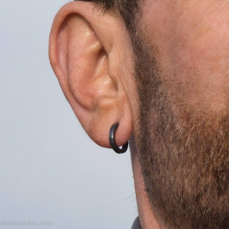 14 X 2 Mm Herren Sterling Silber Creolen, Gehämmert Matt Schwarz 14 X 2 Mm Herren Sterling Silber Creolen, Gehämmert Matt Schwarz von SharonSaintDon