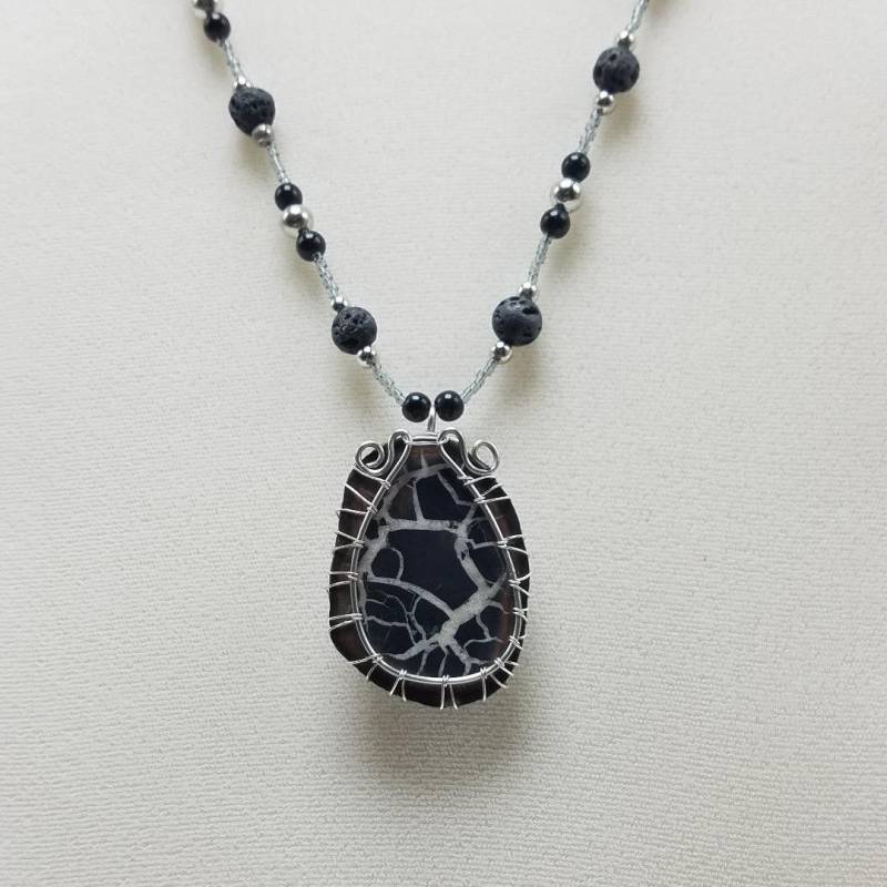 Septarian Fossil Draht Gewickelt Anhänger Halskette/Lava Rock Perlen Glas Und Metall Haken Verschluss Septarian Fossil Draht Gewickelt Anhänger Halskette/Lava Rock Perlen Glas Und Metall Haken Verschluss von SharonsCrystals
