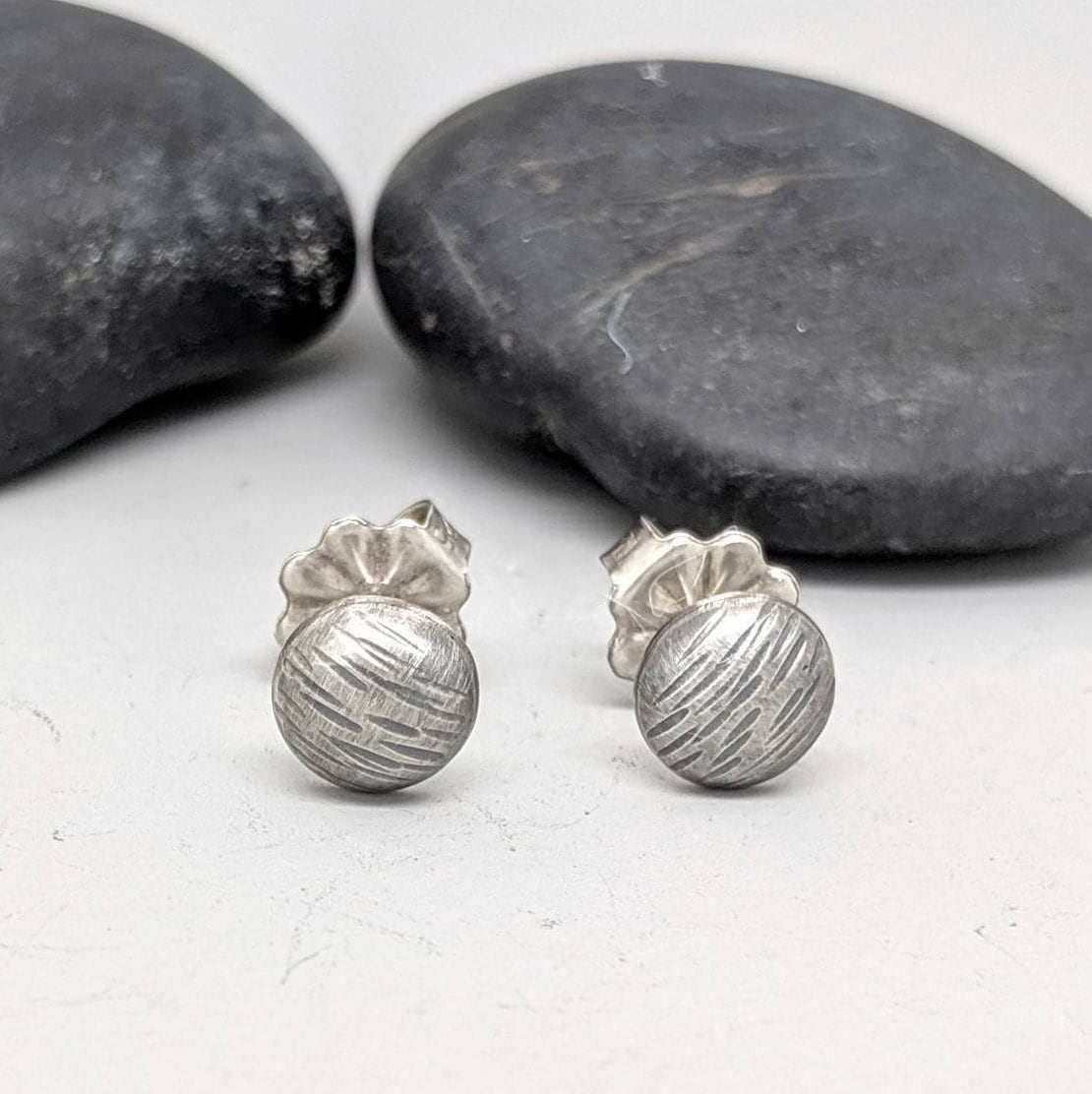 Kleine Silberne Knopf Ohrringe Kleine Silberne Knopf Ohrringe von ShavlikJewelry