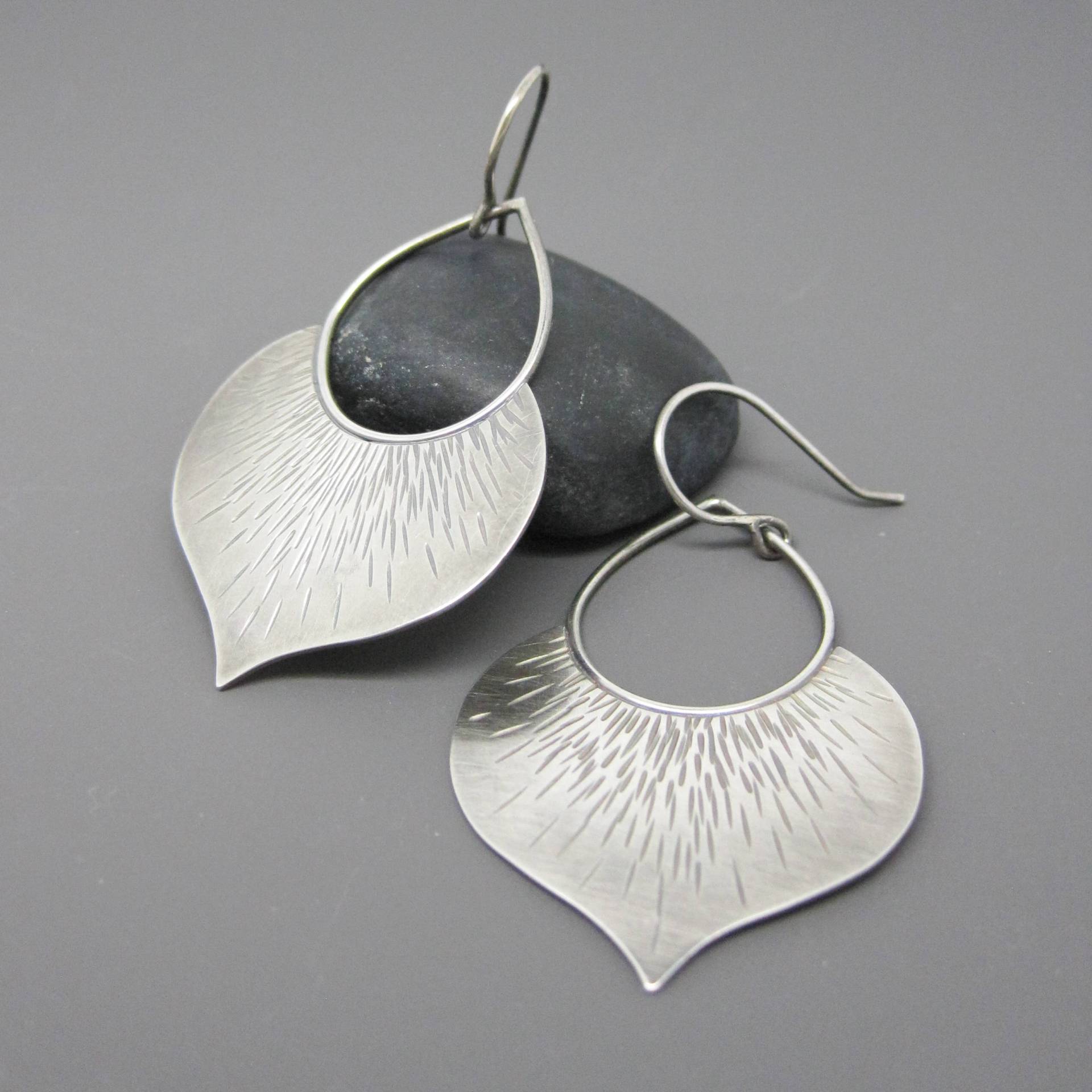 Silber Strukturierte Boho Ohrringe von ShavlikJewelry