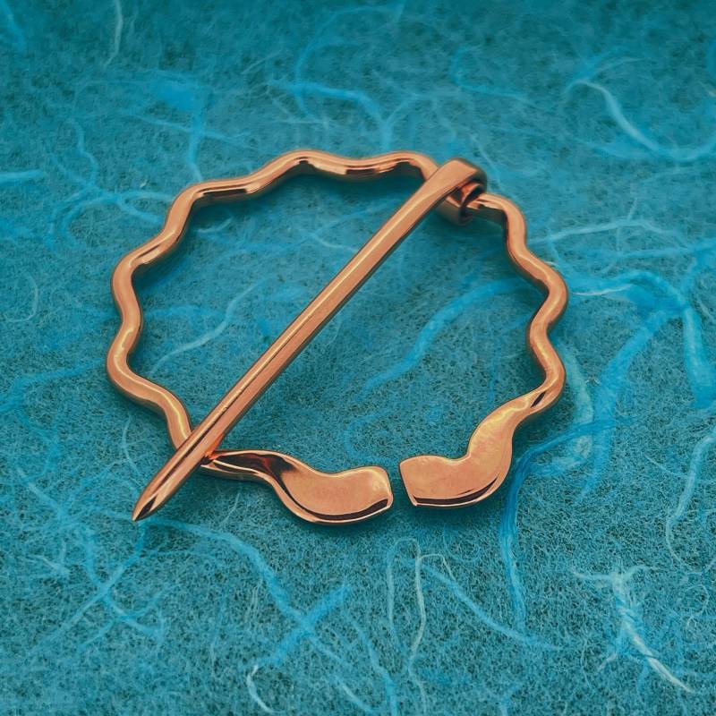 Handgefertigte Rotbraune Schalnadel Mittelalterliche Schalnadel Für Strickerinnen, Reenactors, Geschichtsliebhaber Handgefertigte Rotbraune Schalnadel Mittelalterliche Schalnadel Für Strickerinnen, Reenactors, Geschichtsliebhaber von ShawlAllurePins