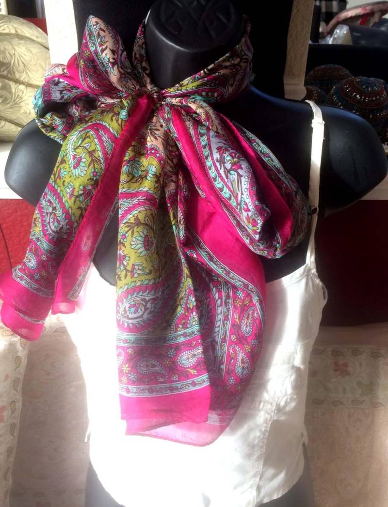 Blue Gold-Schmetterlings-Blumen-Schal-Verpackungs-Schal Baumwolle Langer Schal Frauen Zubehör Blue Gold-Schmetterlings-Blumen-Schal-Verpackungs-Schal Baumwolle Langer Schal Frauen Zubehör von ShawlsnScarves