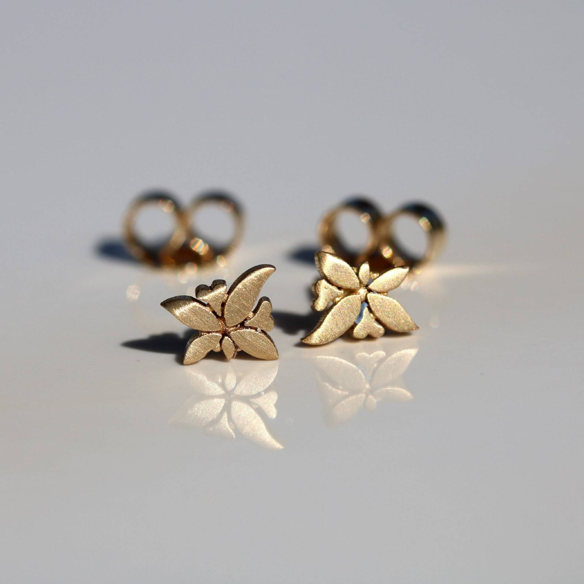 14K Gelbgold Schmetterling Ohrstecker 14K Gelbgold Schmetterling Ohrstecker von ShayJewelryByTal