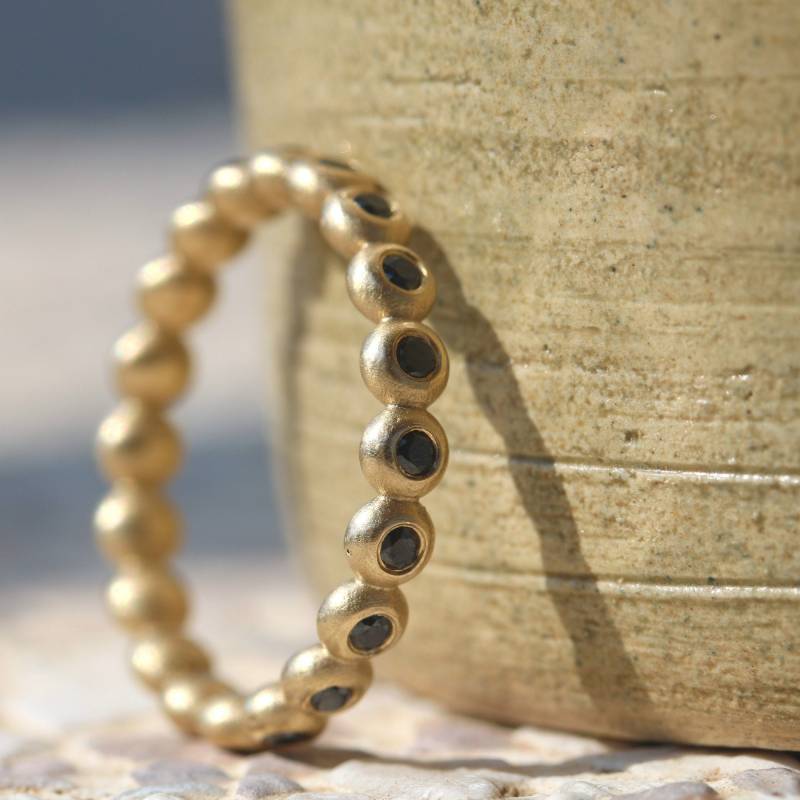 Eternity Bubble Ring Black Diamond in 14K Gold von ShayJewelryByTal