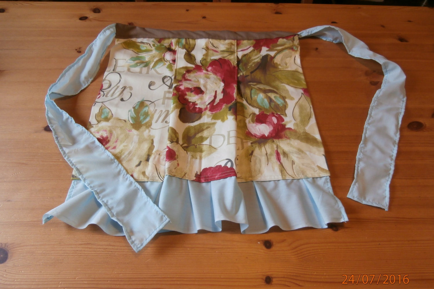 Damen Halbschürze, Retro Hostess Style von Shazzassewingbasket