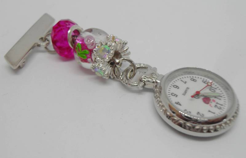 Atemberaubende Floral Glitter Perlen Fob Uhr Für Krankenschwestern, Pfleger, Kosmetiker Und Tierärzte Atemberaubende Floral Glitter Perlen Fob Uhr Für Krankenschwestern, Pfleger, Kosmetiker Und Tierärzte von ShazziesJewels