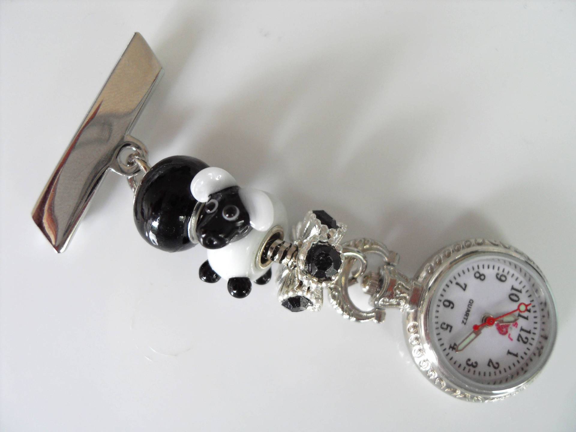 Hübsche Murano-Glas-Schaf-Taschenuhr Für Krankenschwestern, Pfleger, Kosmetikerinnen Und Tierärzte Hübsche Murano-Glas-Schaf-Taschenuhr Für Krankenschwestern, Pfleger, Kosmetikerinnen Und Tierärzte von ShazziesJewels