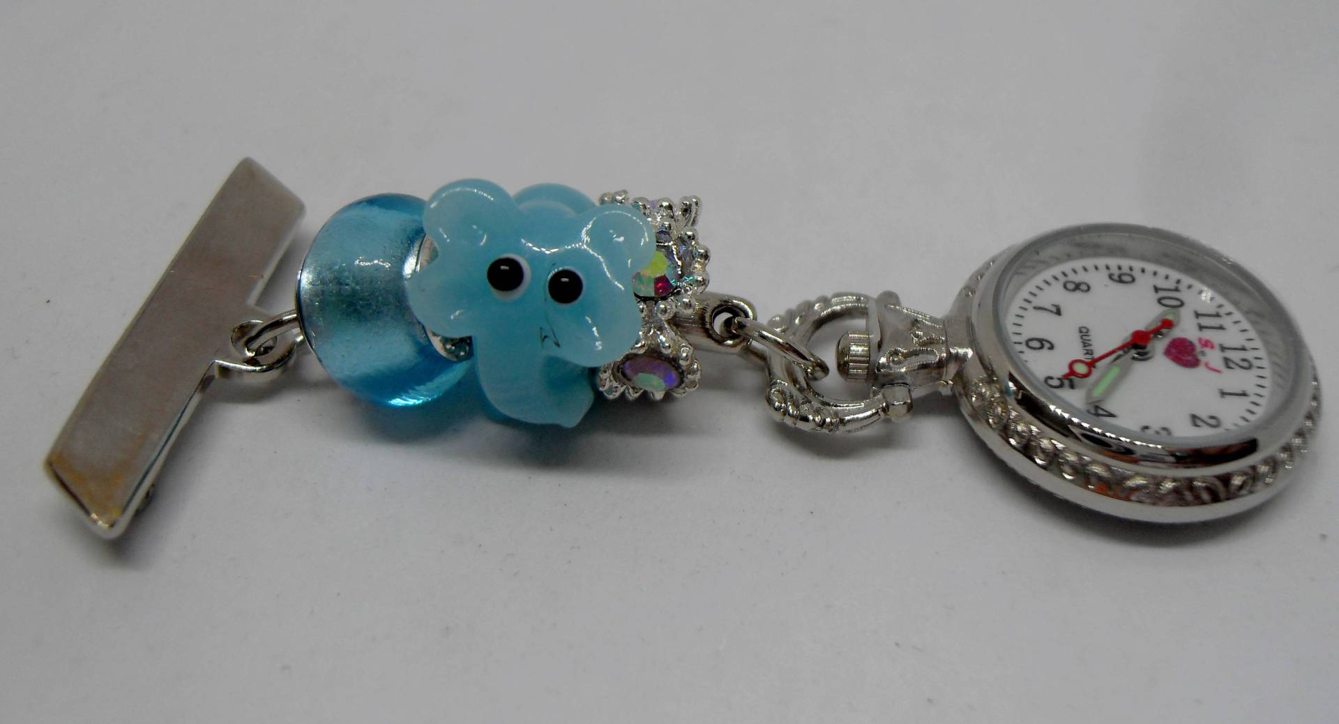 Schöne Blaue Elefant Perlen Taschenuhr Für Krankenschwestern, Pfleger, Kosmetikerinnen Und Tierärzte Schöne Blaue Elefant Perlen Taschenuhr Für Krankenschwestern, Pfleger, Kosmetikerinnen Und Tierärzte von ShazziesJewels