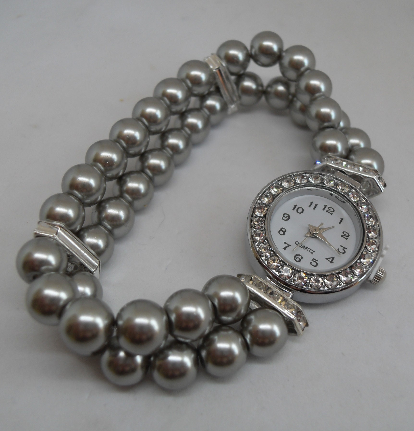 Silber/Graue Damen Armbanduhr Mit Glasperlen Perlen Für Hochzeiten Und Besondere Anlässe Silber/Graue Damen Armbanduhr Mit Glasperlen Perlen Für Hochzeiten Und Besondere Anlässe von ShazziesJewels