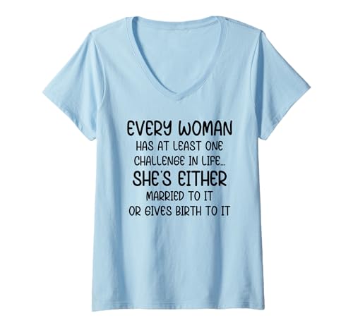 Damen Jede Frau hat mindestens eine Herausforderung im Leben T-Shirt mit V-Ausschnitt Damen Jede Frau hat mindestens eine Herausforderung im Leben T-Shirt mit V-Ausschnitt von She's either married to it or gives birth to it