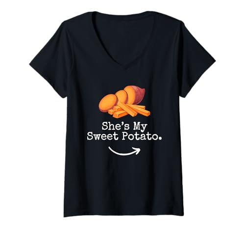 Damen Sie ist Meine Süßkartoffel-Thanksgiving-Matching-Paare I Yam T-Shirt mit V-Ausschnitt Damen Sie ist Meine Süßkartoffel-Thanksgiving-Matching-Paare I Yam T-Shirt mit V-Ausschnitt von She's my Sweet Potato I Yam Thanksgiving Couples