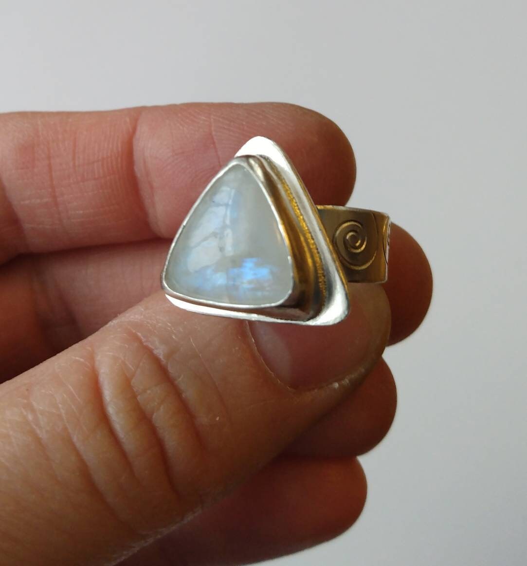 Winter Peak Ring Aus Mondstein Und Sterling Silber, Größe 7, 5 Winter Peak Ring Aus Mondstein Und Sterling Silber, Größe 7, 5 von SheDreamsInColors
