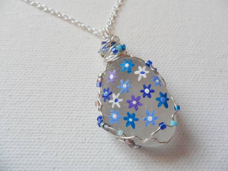 Blaue Blumen Handbemalte Seeglas Halskette Mit Miyuki Perlen - 18 "sterling Silber Kette von ShePaintsSeaglass