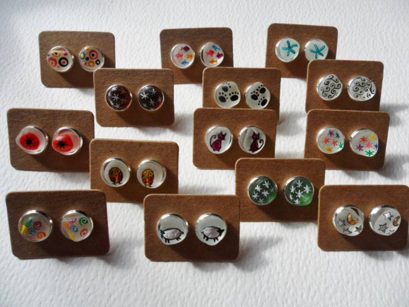 Funky Seeglas Ohrstecker, Handbemalt, Versilbert von ShePaintsSeaglass