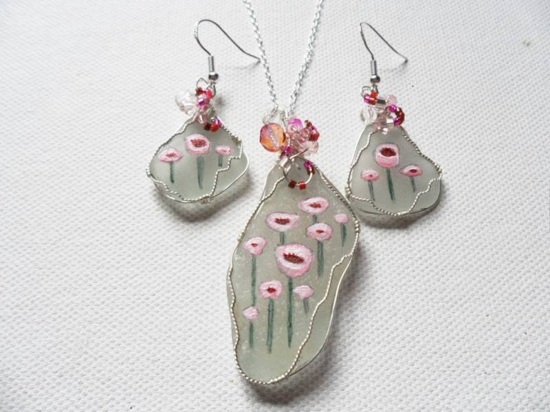 Handbemaltes Seeglas Schmuck Set Pinke Mohnblumen, Swarovski Kristalle von ShePaintsSeaglass