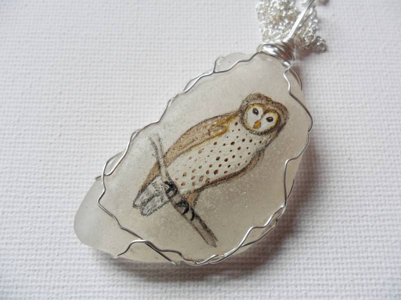 Zarte Eule Handbemalte Seeglas Halskette - Auf Bestellung Hanbemalte Drahtwicklung von ShePaintsSeaglass