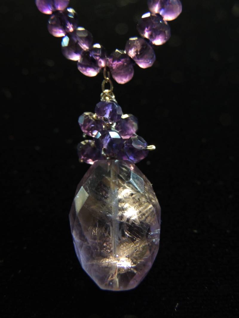 Lila Amethyst Anhänger An Perlenkette Eleganter Schmuck, Kronenchakra Halskette, Für Das Dritte Auge, Lila Amthyst Lila Amethyst Anhänger An Perlenkette Eleganter Schmuck, Kronenchakra Halskette, Für Das Dritte Auge, Lila Amthyst von SheSheJewel