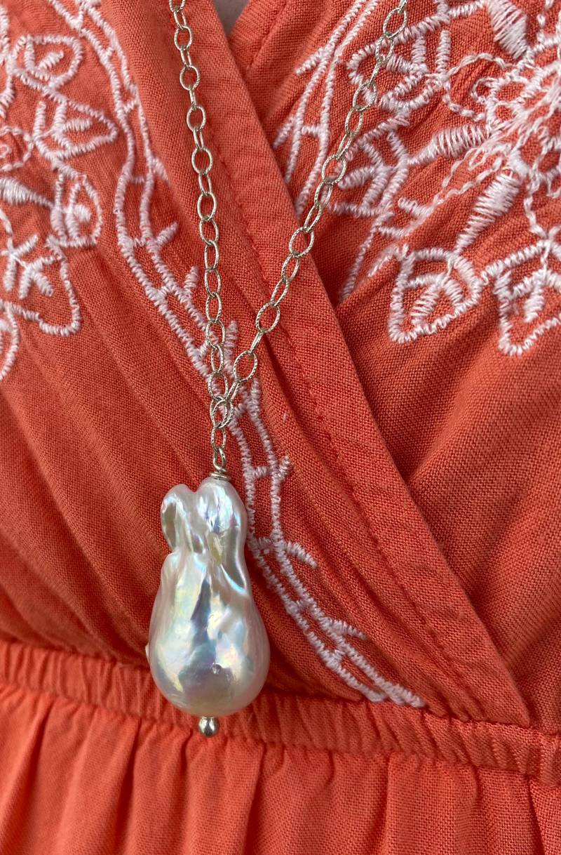 Süßwasserperle Und Sterling Silber Halskette. Perlen Silber, Mondgöttin Halskette, Sommer Perlen, Beachy Beauty, Handgemachte Perle Süßwasserperle Und Sterling Silber Halskette. Perlen Silber, Mondgöttin Halskette, Sommer Perlen, Beachy Beauty, Handgemachte Perle von SheSheJewel