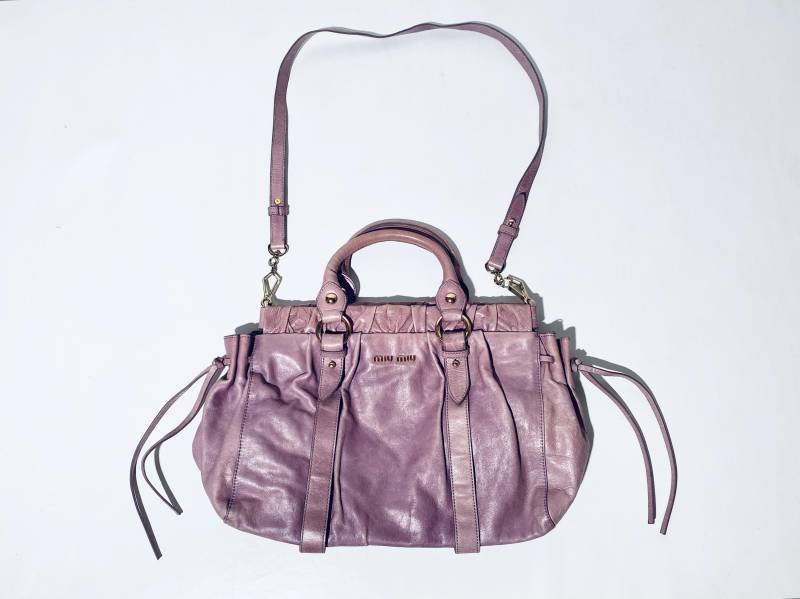 Miu Designer Handtasche Puderrosa/Fliederfarbenes Vitello-Leder Miu Designer Handtasche Puderrosa/Fliederfarbenes Vitello-Leder von SheWasNeverInParis