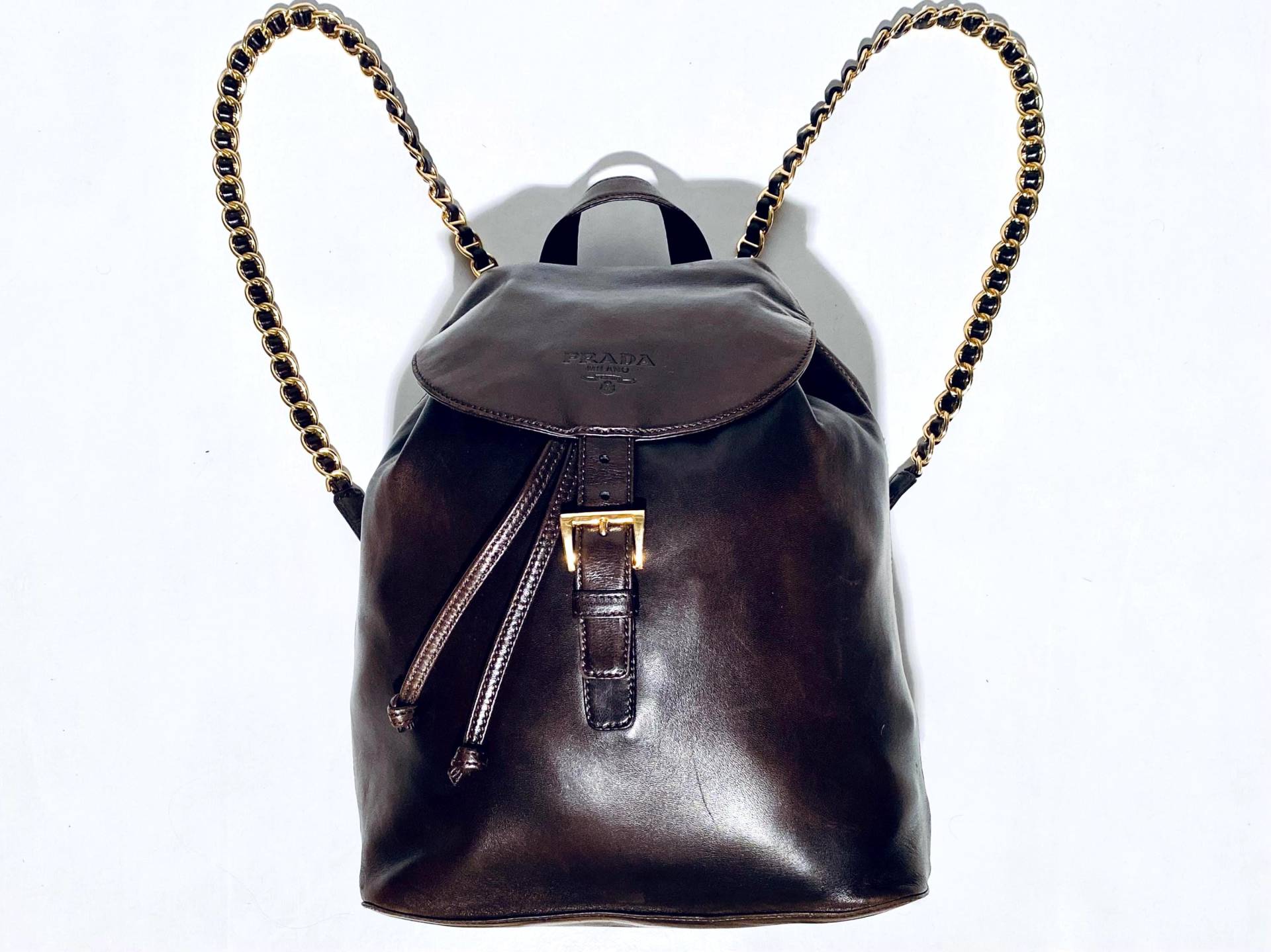 Prada Leder Vintage Rucksack - Braune Lammleder Nappa Kettenträger Prada Leder Vintage Rucksack - Braune Lammleder Nappa Kettenträger von SheWasNeverInParis