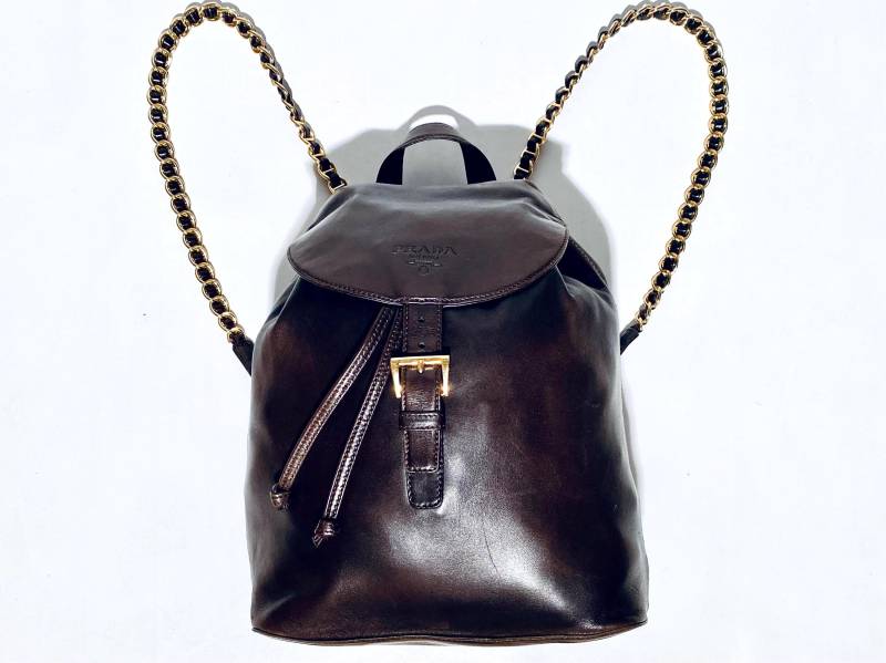 Prada Leder Vintage Rucksack - Braune Lammleder Nappa Kettenträger Prada Leder Vintage Rucksack - Braune Lammleder Nappa Kettenträger von SheWasNeverInParis