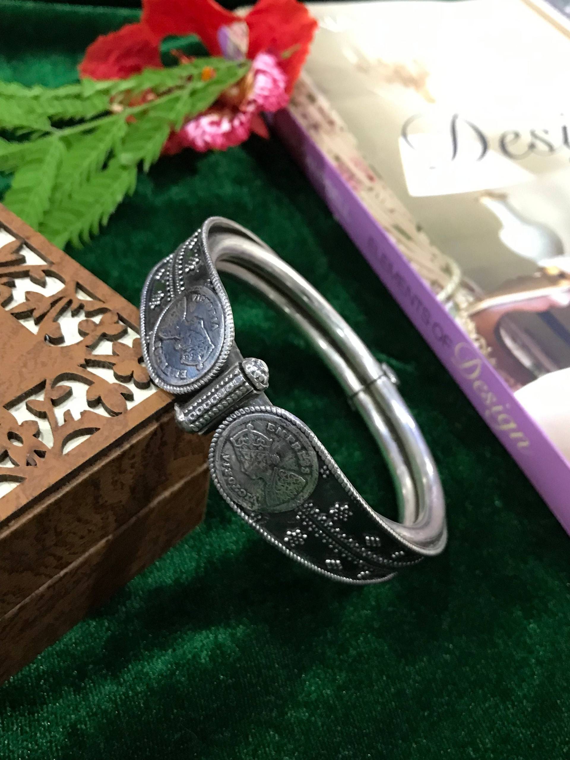 Schöner Design-Armreif Aus 925Er Sterlingsilber, Vintage-Look, Armreif, Handgefertigt, Offener Gewicht = 72, 4 G Schöner Design-Armreif Aus 925Er Sterlingsilber, Vintage-Look, Armreif, Handgefertigt, Offener Gewicht = 72, 4 G von Shebaboutiquein