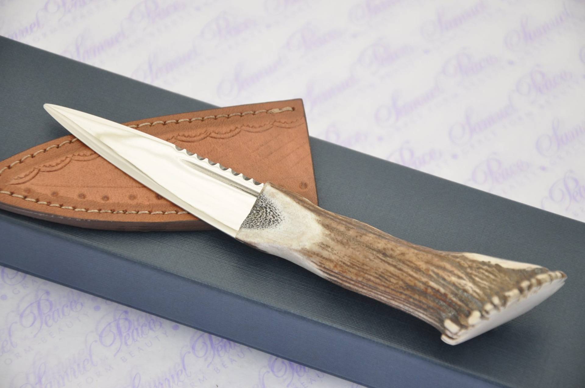 Neuer Echter Vollkronen-Hirschgriff Sheffield Kohlenstoffstahl Sgian Dubh Boxed Mit Lederscheide von SheffieldCutleryShop