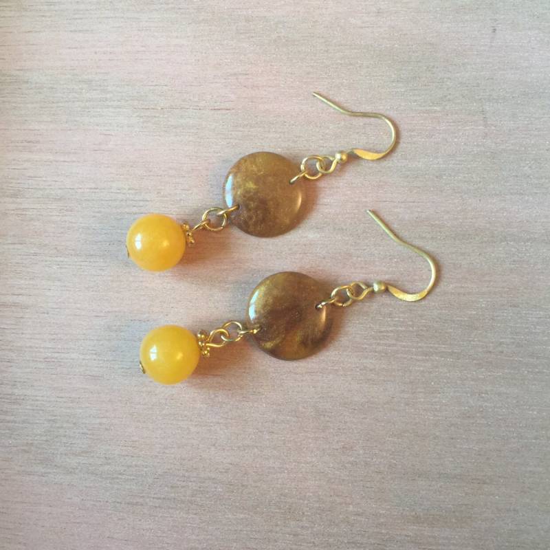 Handgemachte Gelbe Jade Ohrringe Bronze & Gold Ton Handgemachte Gelbe Jade Ohrringe Bronze & Gold Ton von Sheidahlia