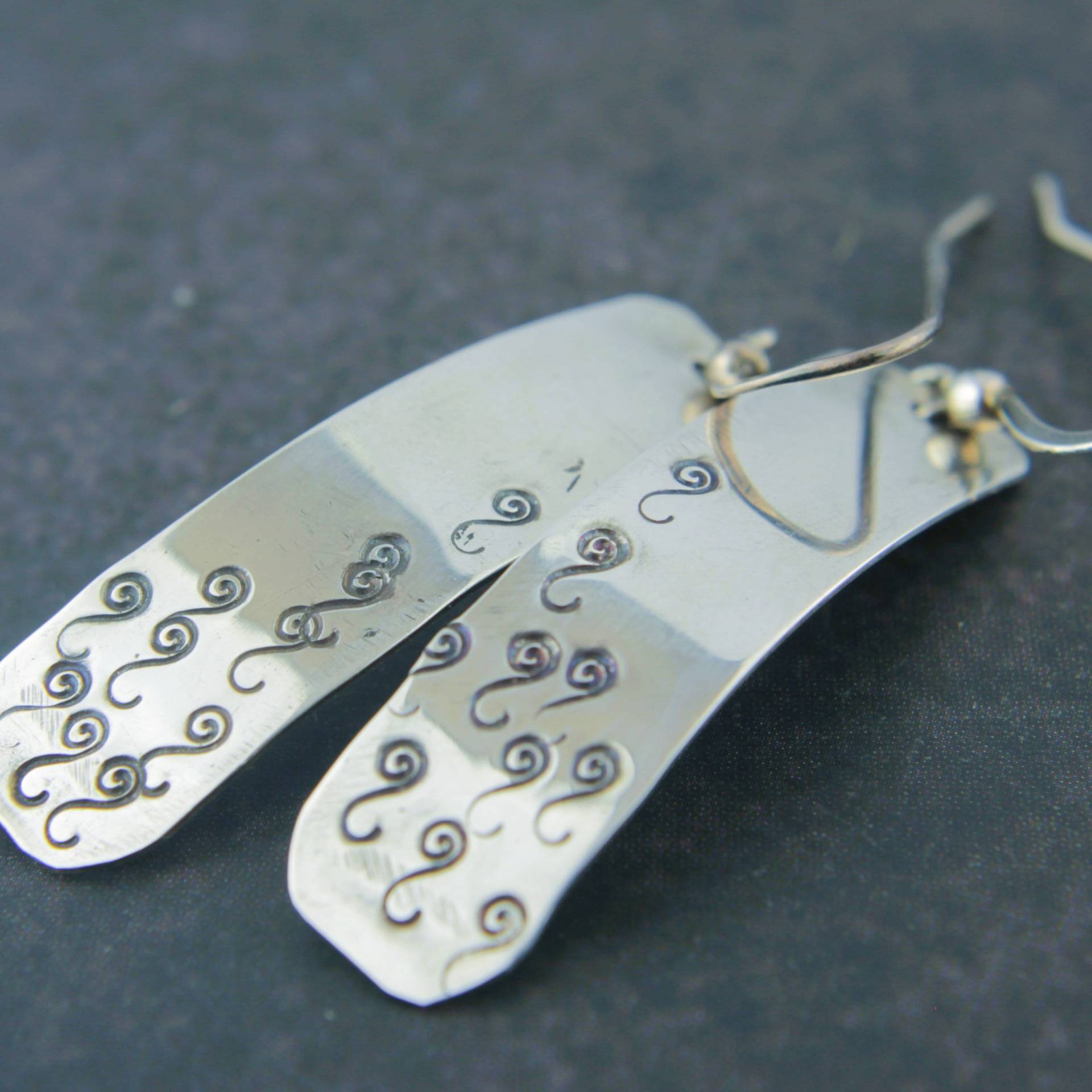 Handgeschmiedete Sterling Silber Ohrringe Oxidiertes Metall Design Handgeschmiedete Sterling Silber Ohrringe Oxidiertes Metall Design von SheilaDavisDesigns