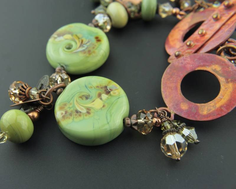 Lampwork Armband, Antik Kupfer, Grüne Glasperlen, Perlenschmuck von SheilaDavisDesigns