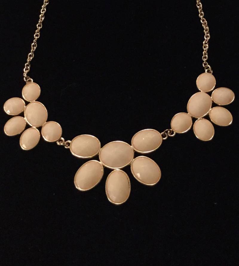 Blume Gold & Creme Halskette Länge Verstellbar von Sheilalussier
