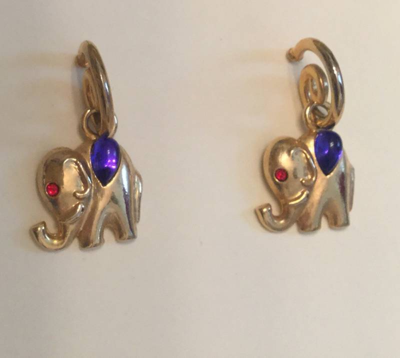 Gold Elefanten Ohrringe Rote & Blaue Kunst Glas, Durchbohrt von Sheilalussier