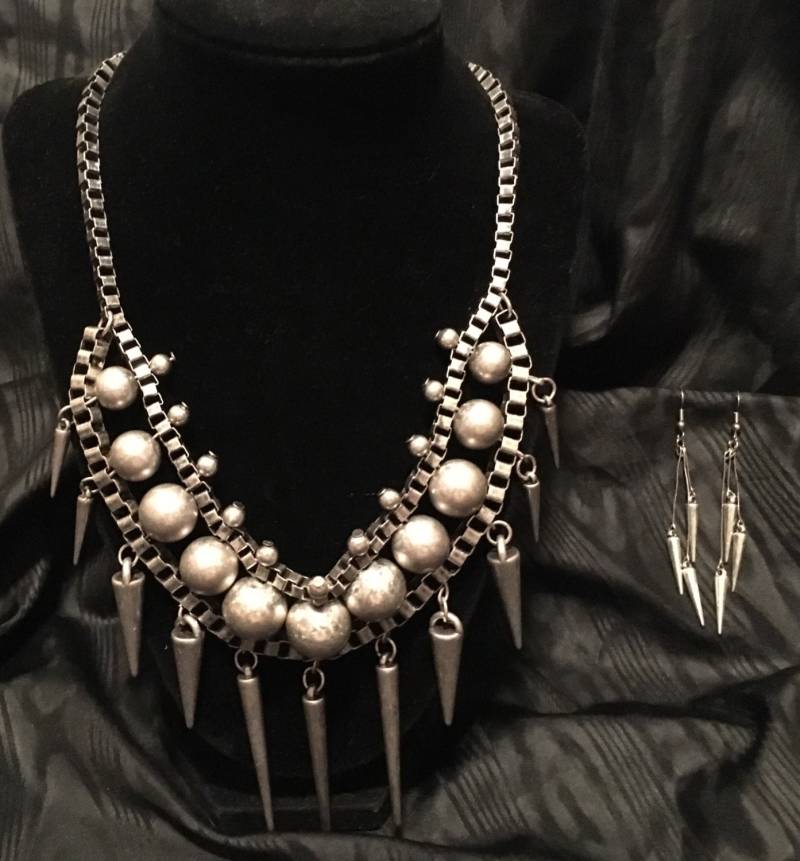 Handgefertigte Industrial Silber Bib Halskette & Ohrringe Set von Sheilalussier