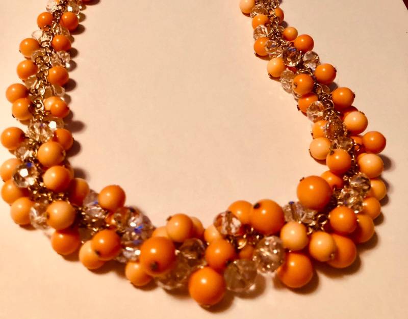 Klare Swarovski Kristalle & Pfirsich Perlen Halskette-Cluster -Abgestuft - Verstellbare Halskette-Hochzeit-Party-Dinner- Statement von Sheilalussier