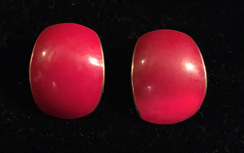 Rote Emaille & Gold Ton Vintage Damen Napier Signierte Pierced Ohrringe von Sheilalussier