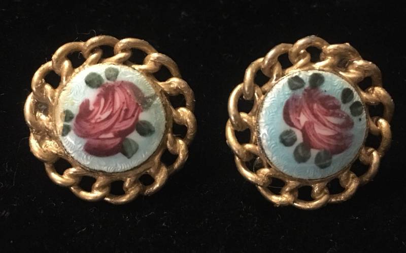 Runde Blaue Emaille Guilloche Screwback 40Er Jahre Vintage Ohrringe Handbemalt Floralen Design von Sheilalussier
