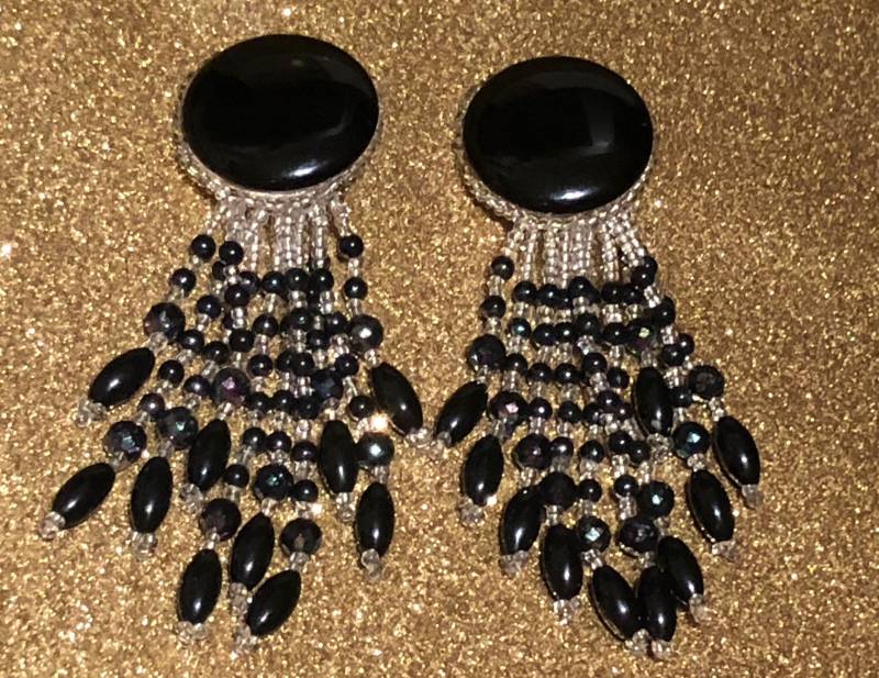 Schwarz Irisierend & Klar Multistrang Saatperle Glamours Ohrclips von Sheilalussier
