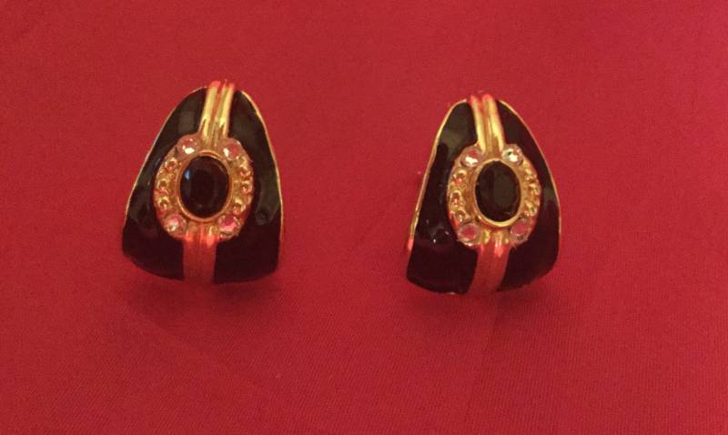 Schwarze Emaille Ohrringe -Gold, & Swarovski Chyrstal/ Clip On /Bold Vintage von Sheilalussier