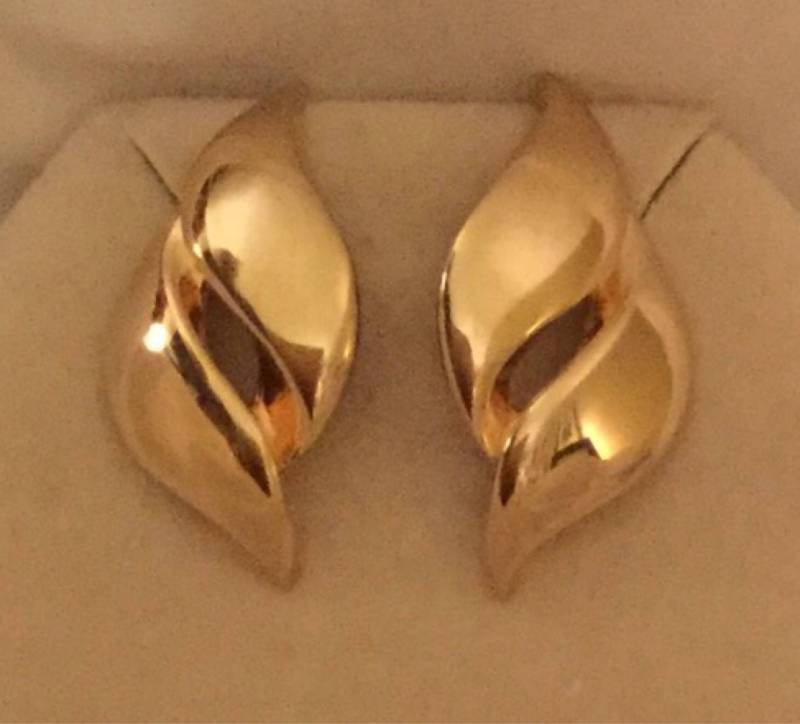 Tat Designer Ohrstecker Gold - Art Deco. Unterzeichnet von Sheilalussier