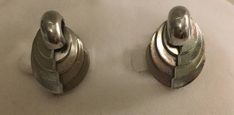 Vintage Art Deco Silber Ton Abstrakte Ohrringe von Sheilalussier