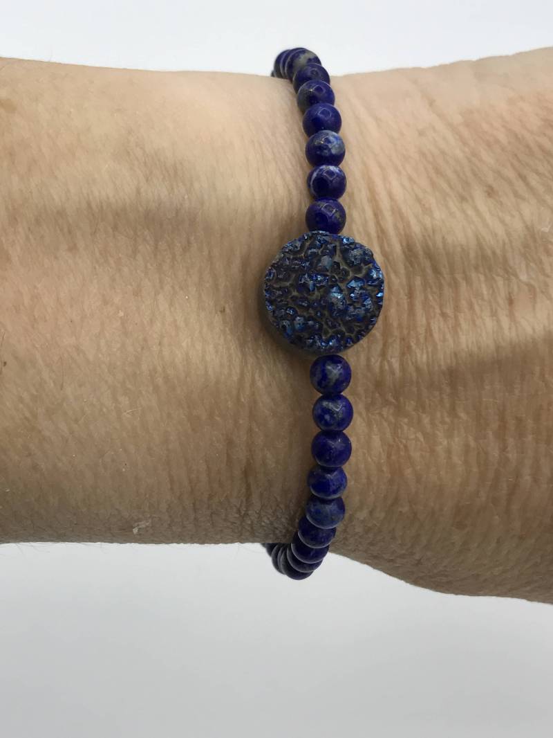 Blaues Druzy Und Lapislazuli Armband, Perlen Layering Boho Schmuck, Lapis Drusy Schmuck von Sheilasattic