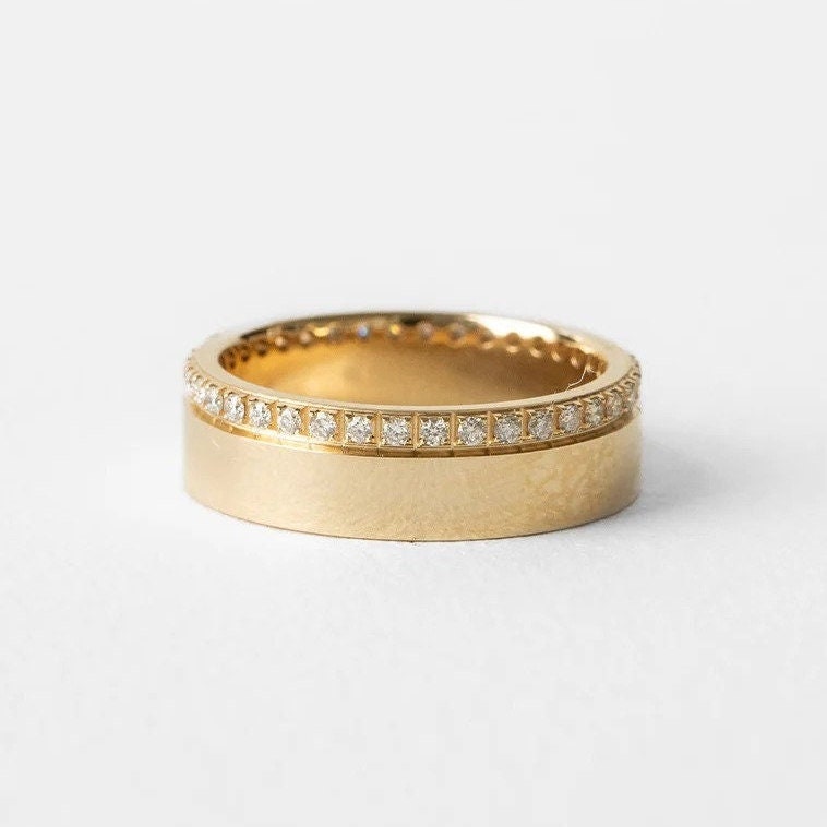 14K Gelbgold Verlobungsring, Einzigartige Zigarren Band Mit Flush Diamant, Breiter Dicker Ehering, Perfektes Jubiläumsgeschenk von Shejewelryofficial