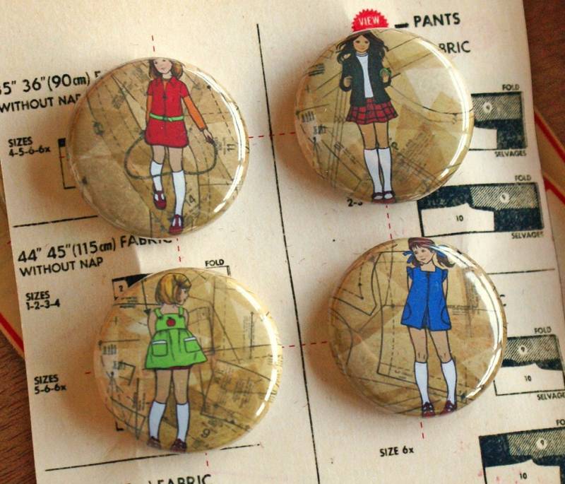 Rote Schuh Mädchen Anstecker | Set 2 von Shelbyville