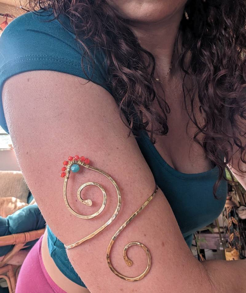 Boho Lotus Gehämmerte Arm Manschette von ShellDanceDesigns