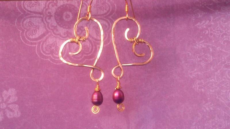 Valentines Herz Ohrringe, Passen Draht Und Perlen, Ohrringe - Auch in Kupfer & Silber von ShellDanceDesigns