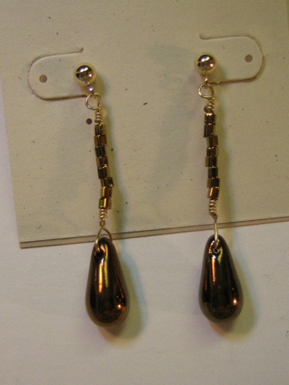 14K Gold Filled Ohrringe Mit Bronzefarbenen Saat - Und Glasperlen 14K Gold Filled Ohrringe Mit Bronzefarbenen Saat - Und Glasperlen von ShellaBDesigns